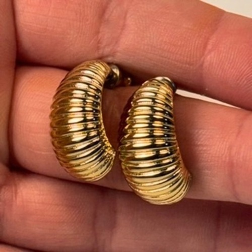 Vintage Shrimp Hoop Earrings Gold Ribbed Statement Minimalist 90s Retro Boho